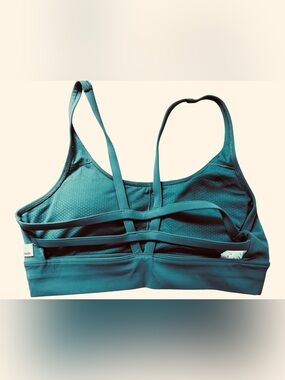 Vuori Women’s Yosemite Longline Sports Bra Sage Green size M  Gym Workout VW1192